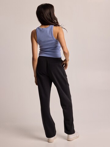America Today Regular Hose in Schwarz