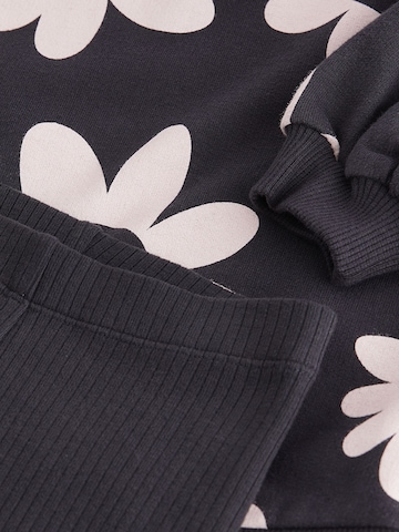 Next - Conjunto en negro