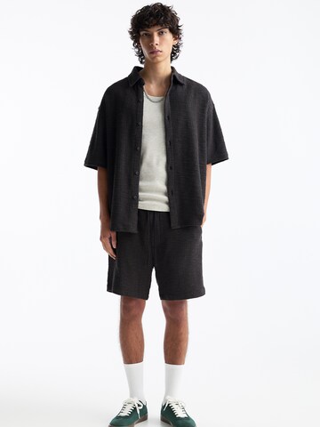 Pull&Bear Regular Shorts in Schwarz