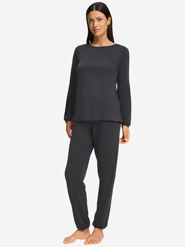 Hanro Pyjama ' Franca ' in Zwart: voorkant