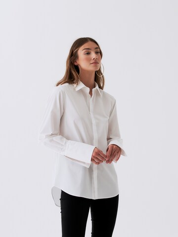 Camicia da donna 'Alanis' di RÆRE by Lorena Rae in bianco: frontale