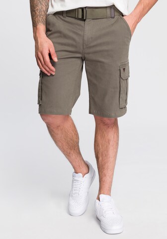 H.I.S Regular Cargo Pants in Green: front