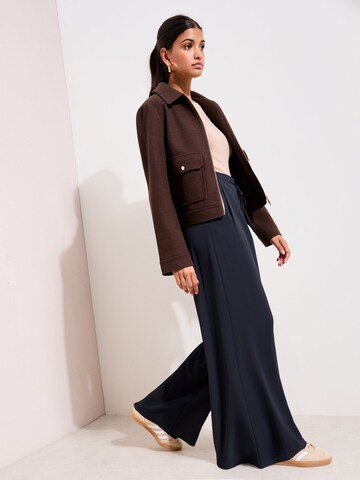 Wide Leg Pantalon à pince Friends Like These en bleu