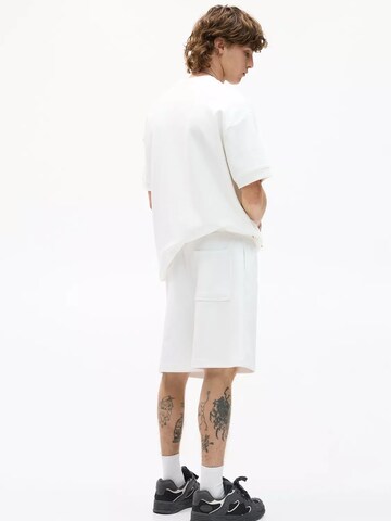 Pull&Bear Loosefit Shorts in Weiß
