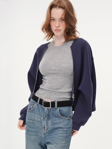 yoligex Tussenjas 'YOLIGEX Kurze Jacke Marineblau Stehkragen Reißverschluss Cape-Design' in Blauw: voorkant