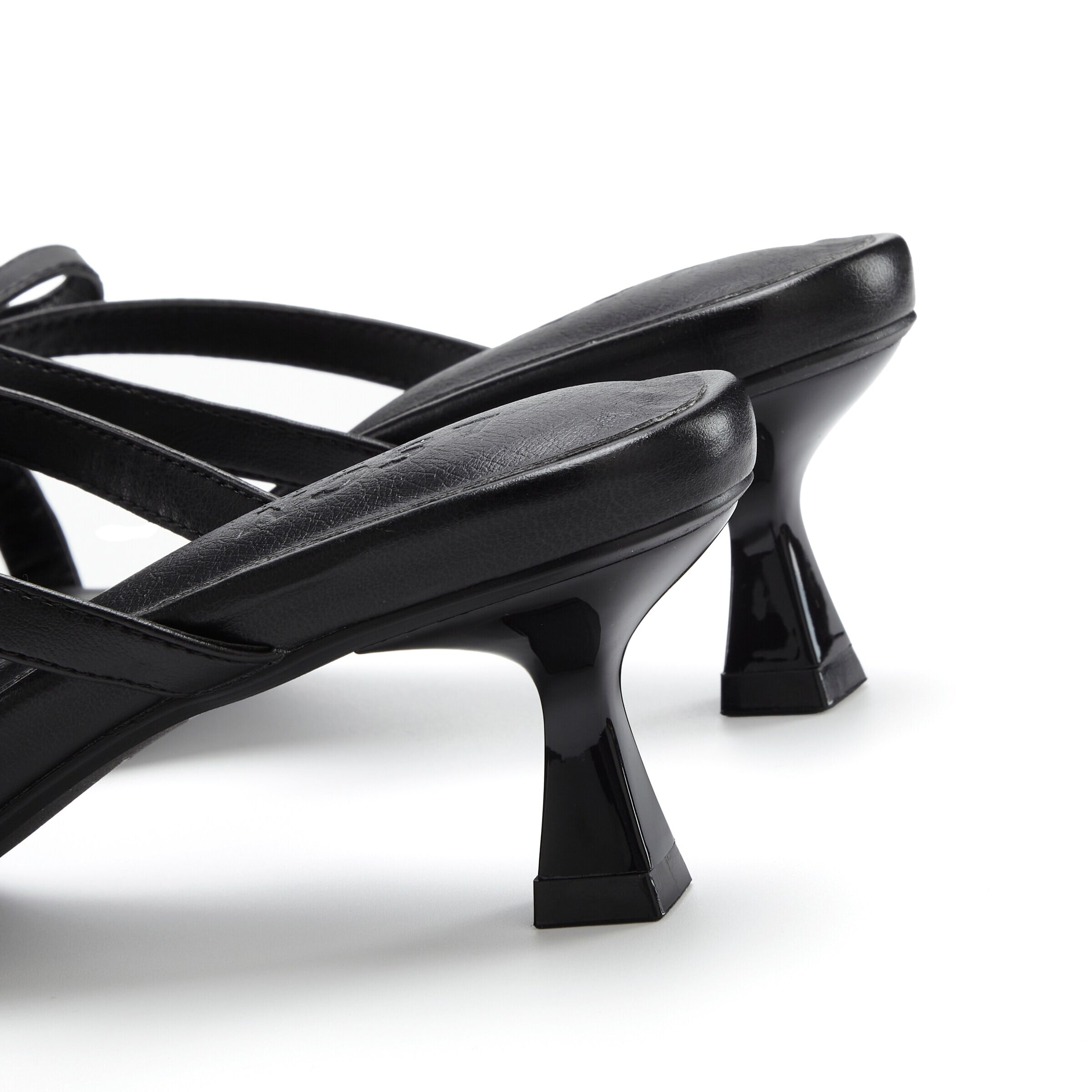 LSCN by LASCANA Pantolette i svart