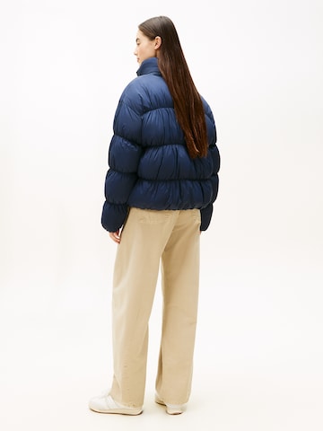 Tommy Jeans Talvitakki värissä sininen