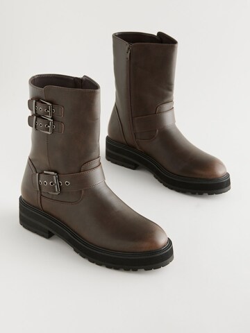 Next Boot i brun