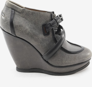 Balenciaga Dress Boots in 39 in Grey: front