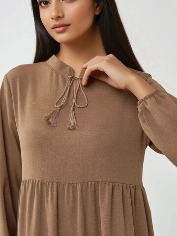 Abito di Hiccup in beige