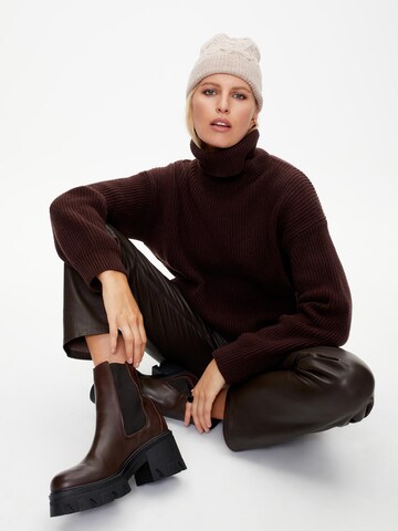 Karolina Kurkova Originals Chelsea boots 'Cami' i brun: framsida