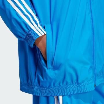 ADIDAS ORIGINALS Φθινοπωρινό και ανοιξιάτικο μπουφάν 'Adilenium' σε μπλε