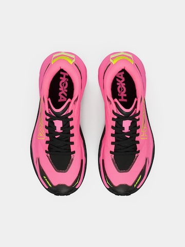 HOKA Buty do biegania 'Mafate 5' w kolorze różowy