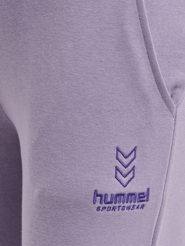 Hummel Tapered Sporthose in Lila