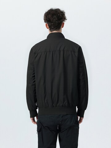 Youthup Between-Season Jacket in Black