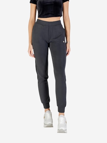 regular Pantaloni sportivi 'OLYMPE LONG PANTS V4YB08 KCAY2' di GUESS in nero: frontale