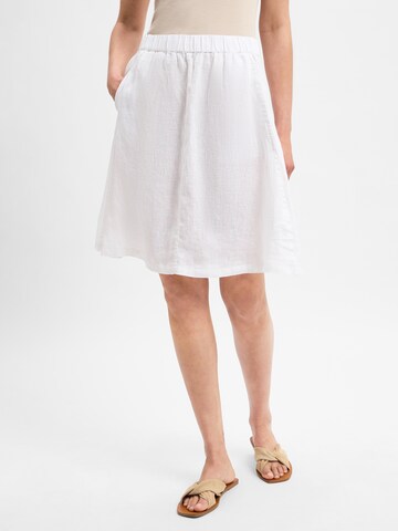 Marie Lund Skirt in White: front
