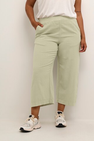 KAFFE CURVE Loose fit Trousers 'Nana' in Green: front