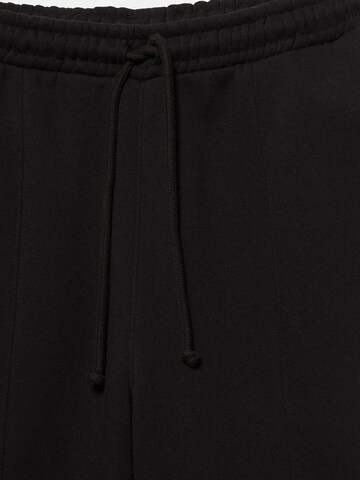 Tapered Pantaloni di Pull&Bear in nero