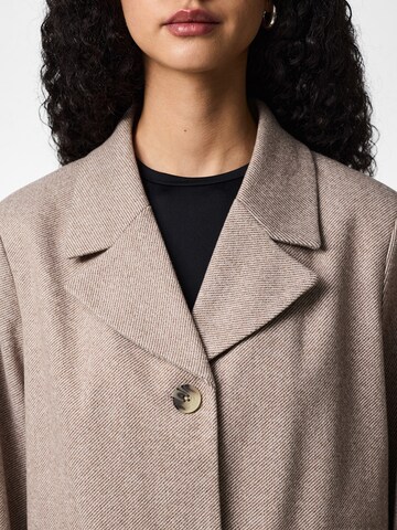 PIECES Демисезонное пальто 'PCBIANCA' в Серый