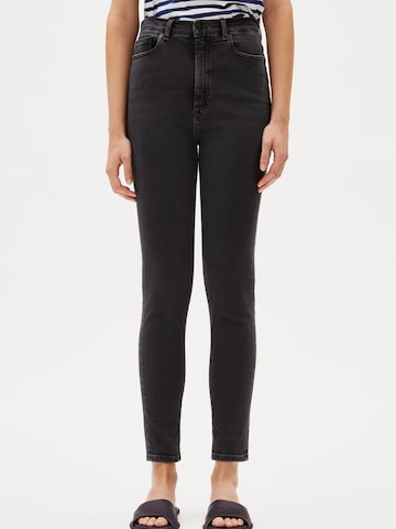 ARMEDANGELS Skinny Farkut 'INGAA' värissä musta: etupuoli