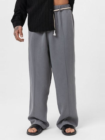 Dandalo Baggy Trousers in Grey: front