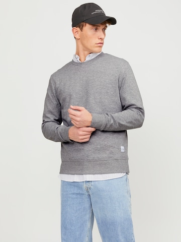 Sweat-shirt 'Basic' JACK & JONES en gris : devant