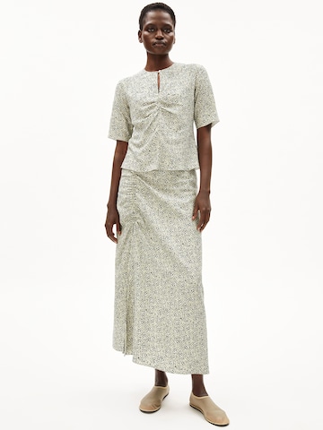 ARMEDANGELS Blouse in Groen: voorkant