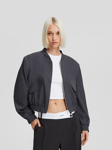 Veste mi-saison Bershka en gris : devant