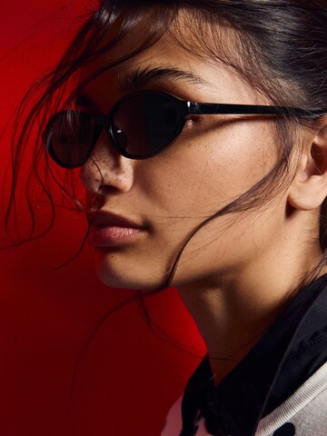 Lunettes de soleil Bershka en noir