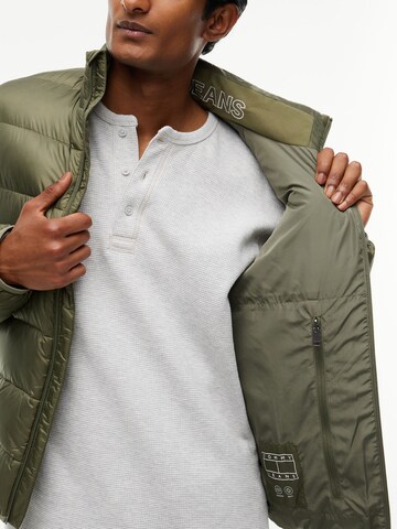 Tommy Jeans Between-Season Jacket in Green