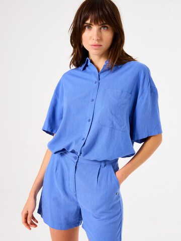 GARCIA Regular Pleat-front trousers in Blue: front