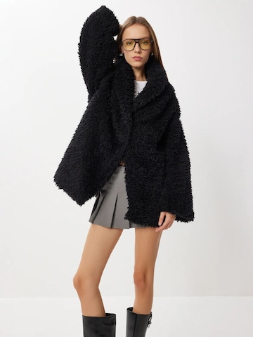 Happiness İstanbul Mantel in Schwarz