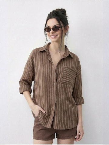 T-shirt Bianco Lucci en marron : devant