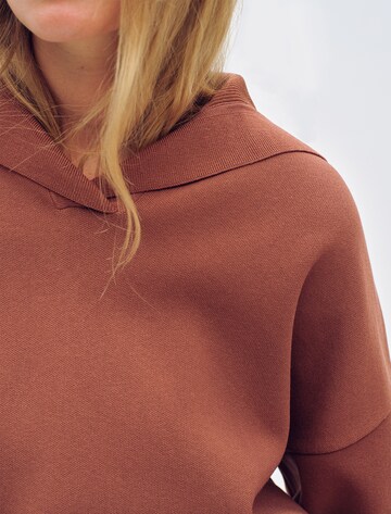 Pull-over 'Carmen' ABOUT YOU x Toni Garrn en marron