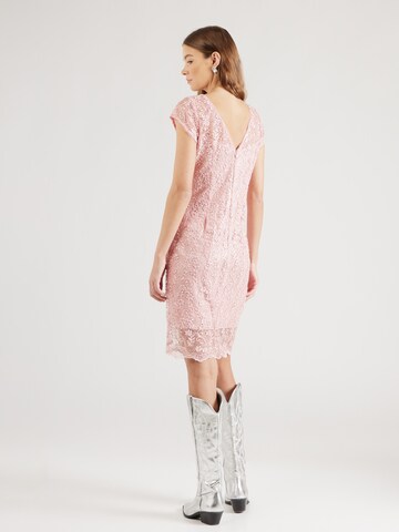 Robe Adrianna Papell en rose