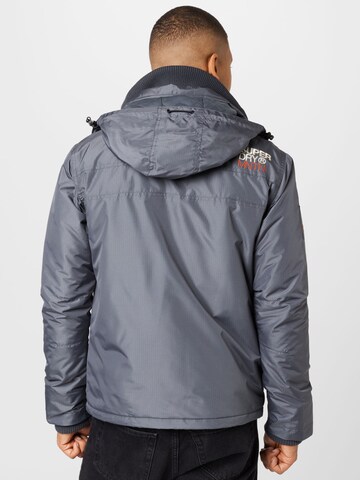 Veste d’hiver 'Mountain' Superdry en gris