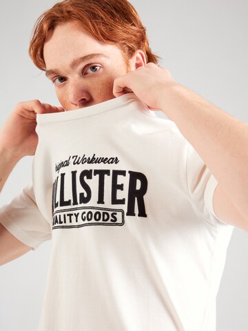 HOLLISTER T-Shirt in Beige