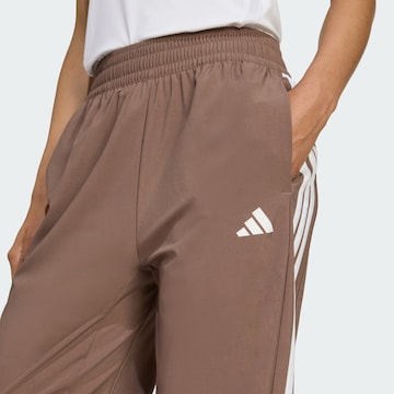 ADIDAS PERFORMANCE Дънки Tapered Leg Спортен панталон в кафяво