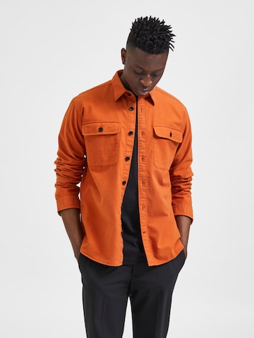 SELECTED HOMME Regular Fit Skjorte 'ROLF' i brun: forside