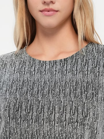 Tricou 'VISILNA' de la VILA pe negru