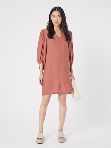 minimum Kjole 'Structuria 9853 Brown Dress' i brun: forside