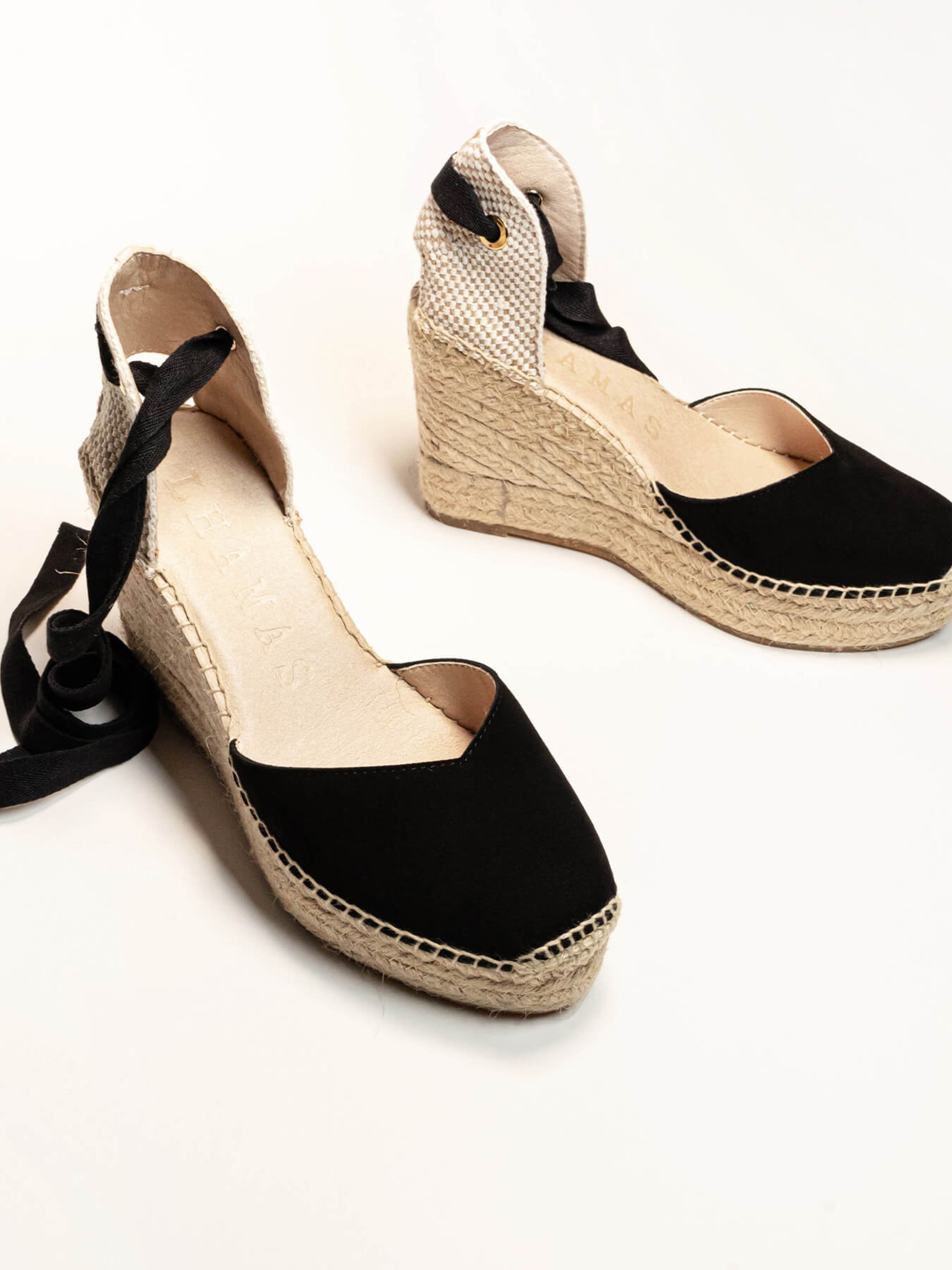 Sandalo 'Alpargata Cuña 10 cm' di Alhamas in nero
