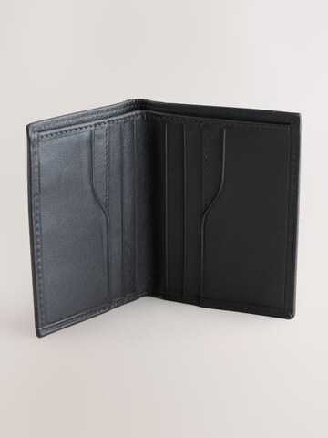 Portofel de la Next pe maro