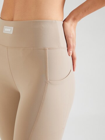 Skinny Pantalon de sport 'DEANA' GUESS en marron