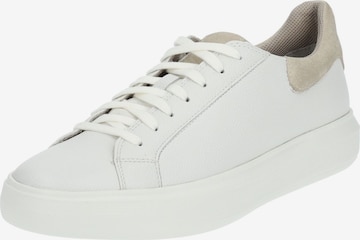 Baskets basses GEOX en blanc : devant