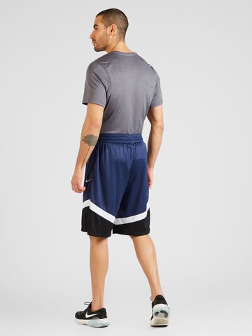 NIKE Regular Sportshorts in Blau