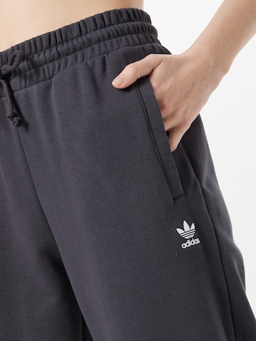 ADIDAS ORIGINALS Zúžený Kalhoty – šedá