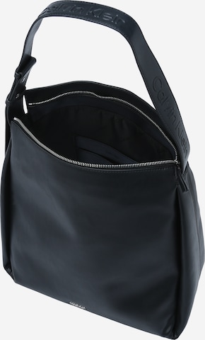 Calvin Klein Чанта за през рамо 'Gracie' в черно