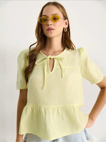 Camicia da donna di Bianco Lucci in giallo